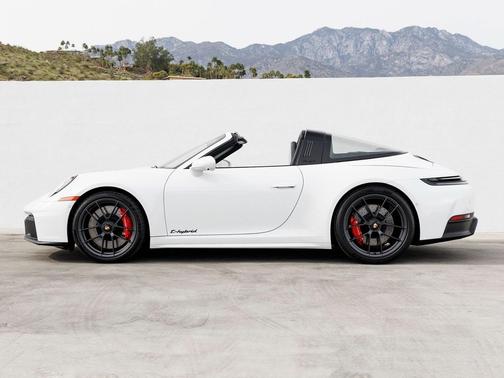 2026 Porsche 911 Targa 4 GTS