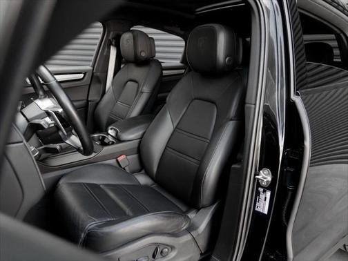 2023 Porsche Cayenne Platinum Edition