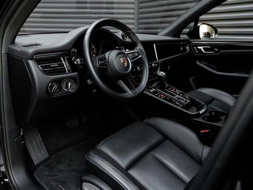 2023 Porsche Macan T