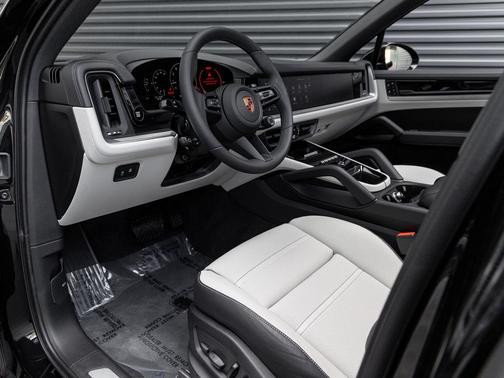 Black Metallic 2026 Porsche Cayenne Cayenne