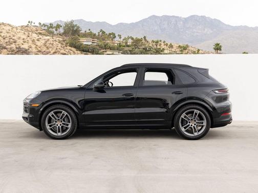 Black Metallic 2026 Porsche Cayenne Cayenne