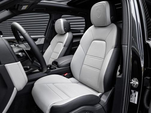 Black Metallic 2026 Porsche Cayenne Cayenne