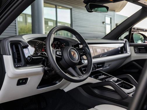 Black Metallic 2026 Porsche Cayenne Cayenne