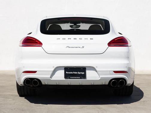 Carrara White Metallic 2016 Porsche Panamera 4