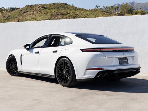 2026 Porsche Panamera Turbo