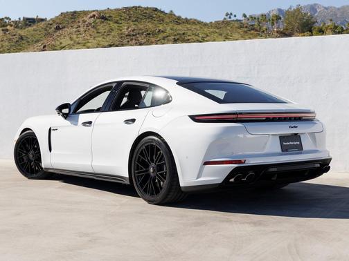 2026 Porsche Panamera Turbo