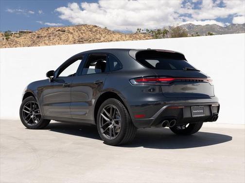 2023 Porsche Macan Base