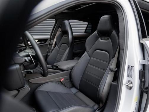 2025 Porsche Panamera E-Hybrid Turbo