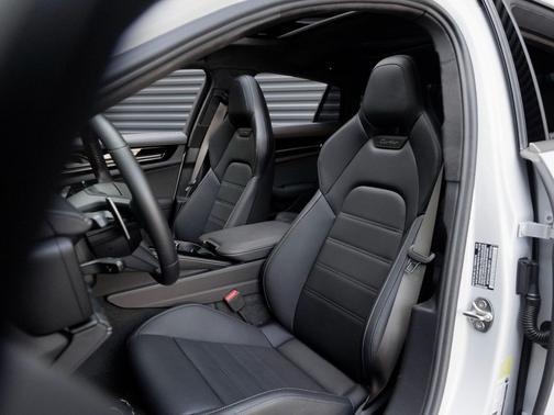 2025 Porsche Panamera Turbo
