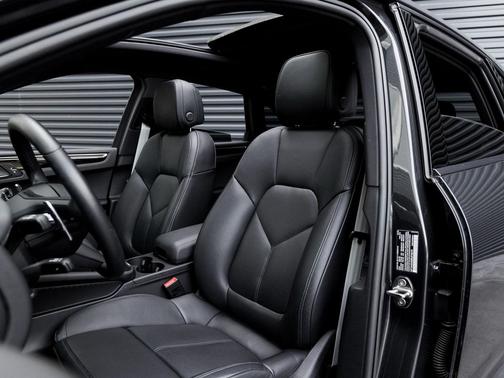 2025 Porsche Macan T