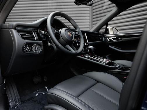 2025 Porsche Macan T