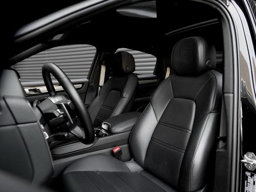 2022 Porsche Cayenne Platinum Edition