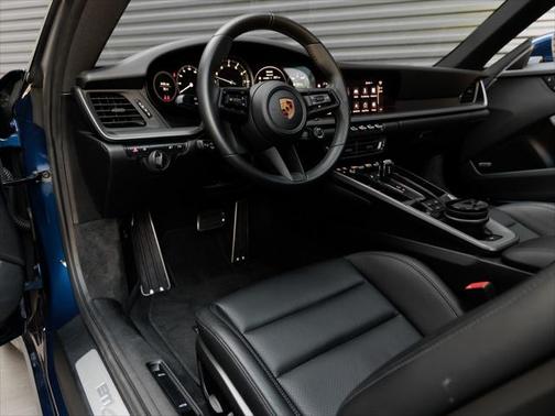 2022 Porsche 911 Carrera