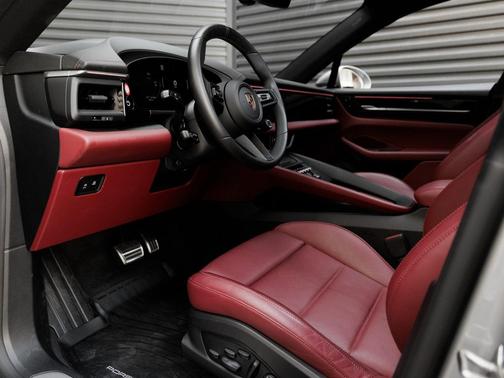 2025 Porsche Macan 4S