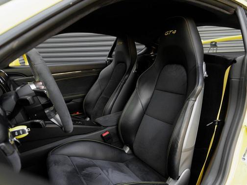 2016 Porsche Cayman GT4