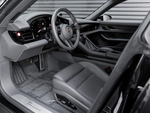 2025 Porsche Taycan 4