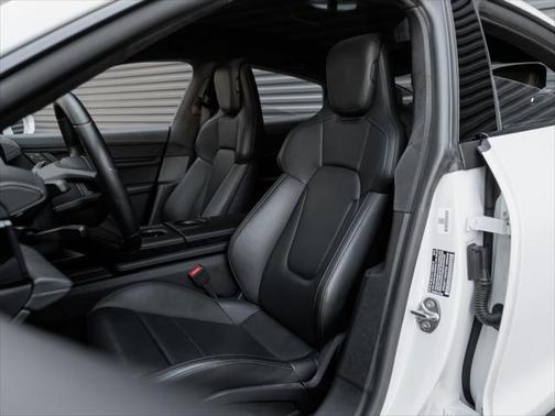 2022 Porsche Taycan GTS