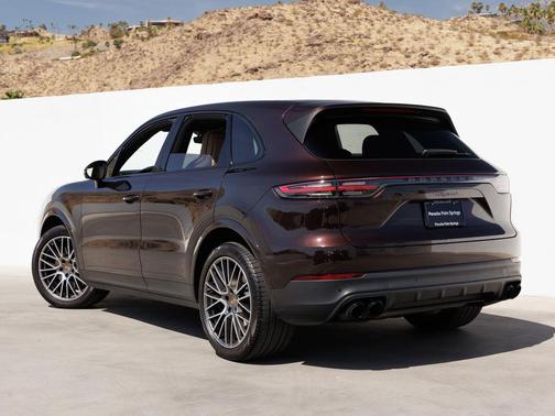 Mahogany Metallic 2023 Porsche Cayenne Platinum Edition