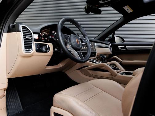 Mahogany Metallic 2023 Porsche Cayenne Platinum Edition