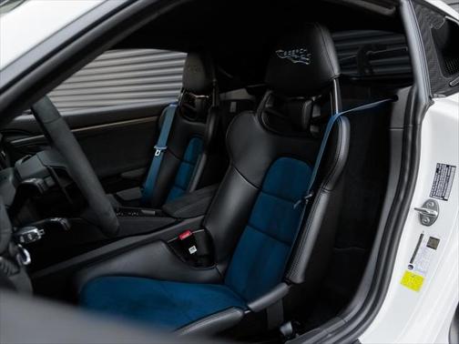 2025 Porsche 718 Cayman GT4 RS
