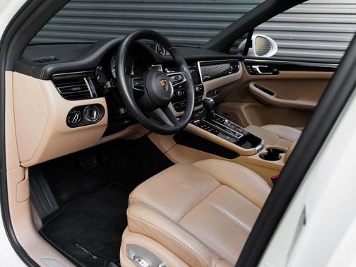 2022 Porsche Macan S