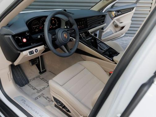 2026 Porsche Panamera 4 E-Hybrid