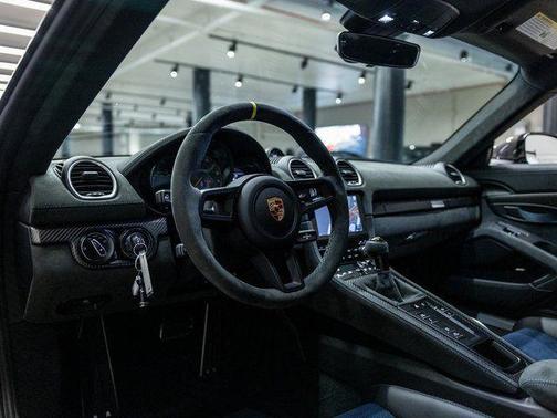 2025 Porsche 718 Cayman GT4 RS