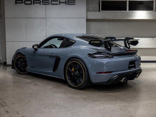 2025 Porsche 718 Cayman GT4 RS