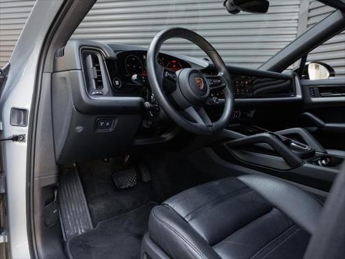 2024 Porsche Cayenne Base (Tiptronic)