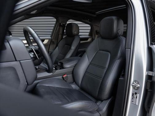 2024 Porsche Cayenne Base (Tiptronic)