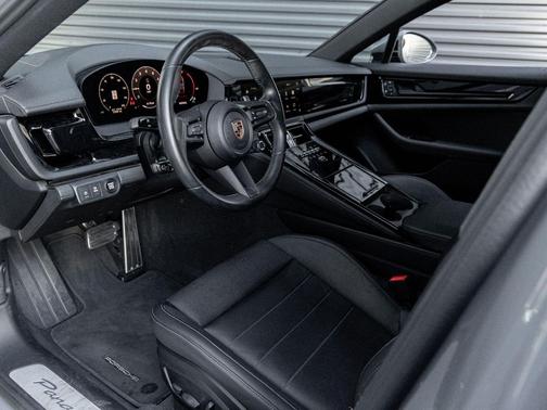 2025 Porsche Panamera 4