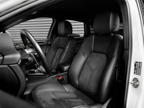 2019 Porsche Macan Base (PDK)