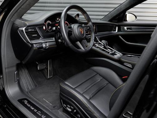 2022 Porsche Panamera Turbo S