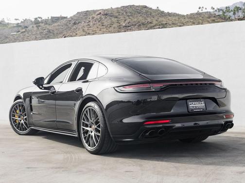 2022 Porsche Panamera Turbo S