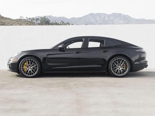 2022 Porsche Panamera Turbo S