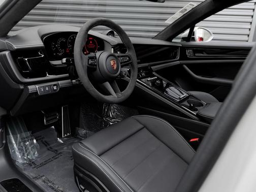2026 Porsche Panamera GTS