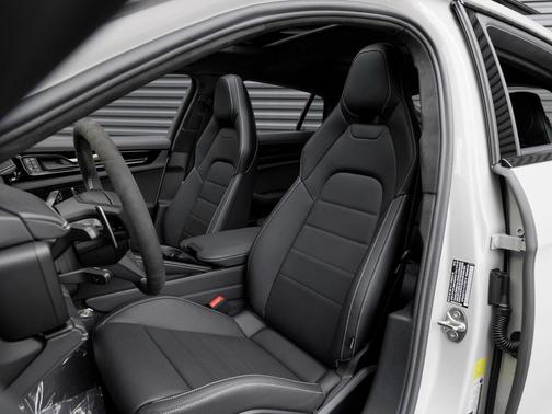 2026 Porsche Panamera GTS