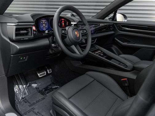 2026 Porsche Macan 4S