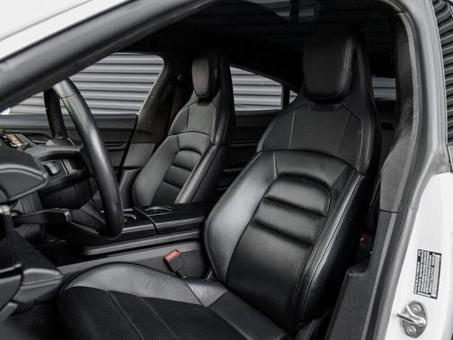 2020 Porsche Taycan Turbo