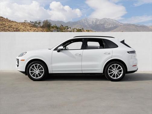 2024 Porsche Cayenne Base (Tiptronic)