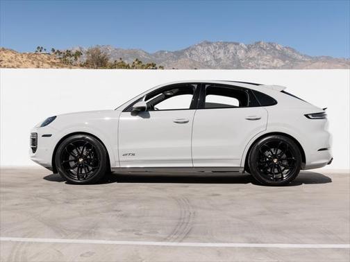 2025 Porsche Cayenne GTS