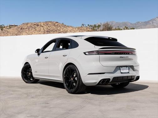 2025 Porsche Cayenne GTS