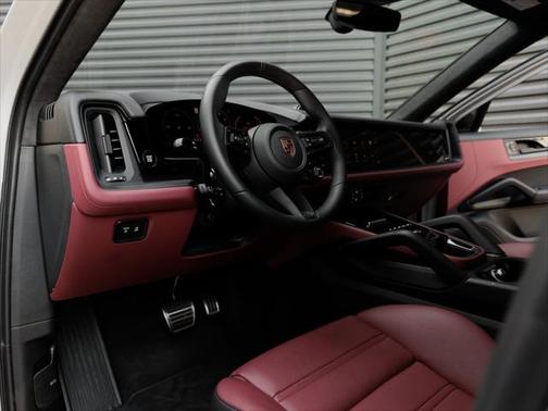 2025 Porsche Cayenne GTS