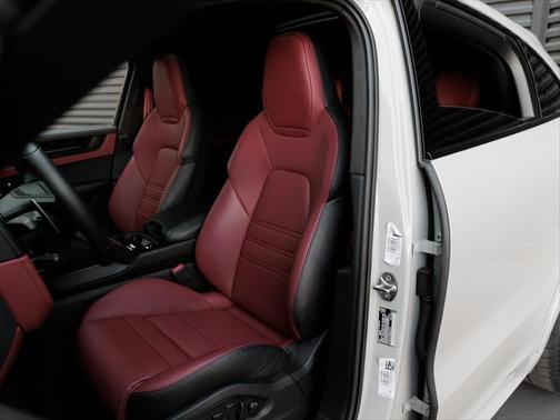 2025 Porsche Cayenne GTS
