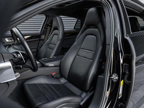 2023 Porsche Panamera 