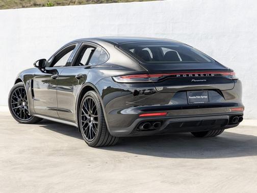 2023 Porsche Panamera 