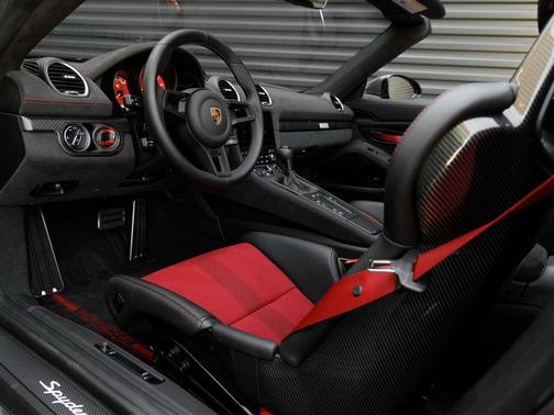 2024 Porsche 718 Spyder RS