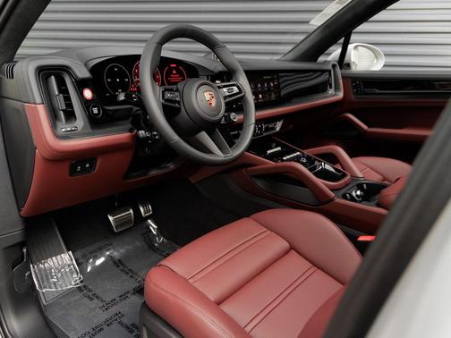 2026 Porsche Cayenne GTS