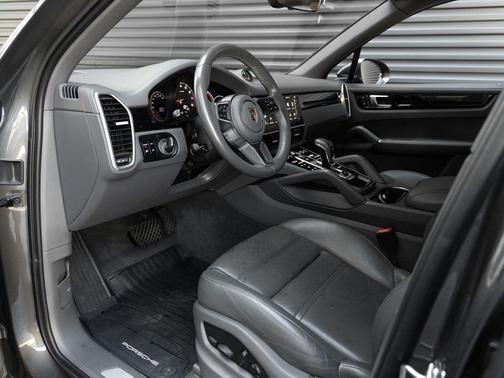 Quartzite Grey Metallic 2023 Porsche Cayenne Cayenne