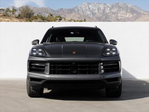 2024 Porsche Cayenne Base (Tiptronic)